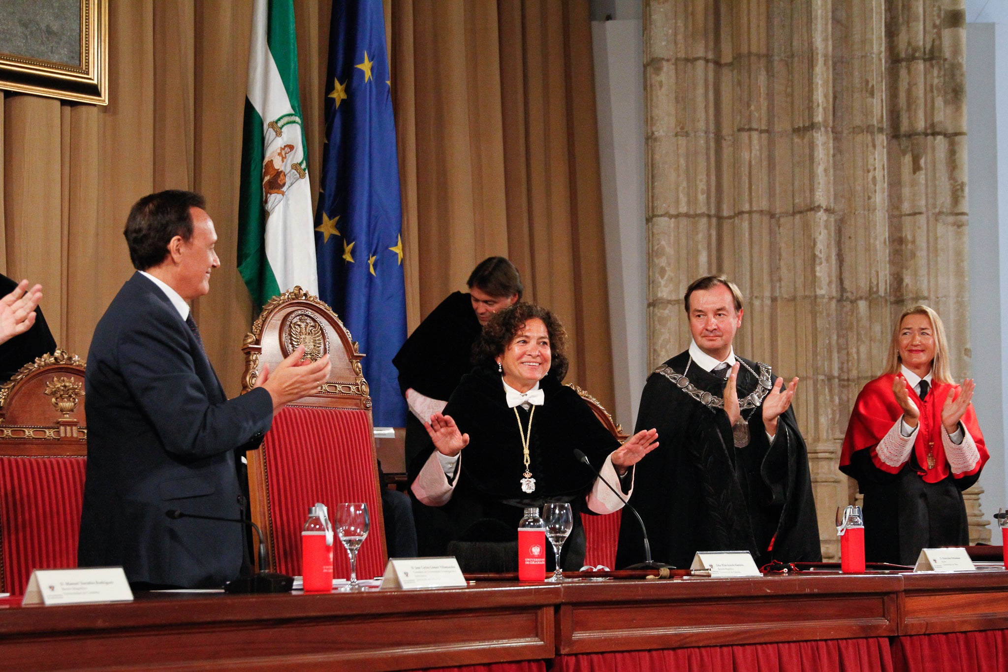 La rectora Pilar Aranda preside su última apertura de curso y recibe una emotiva ovación.