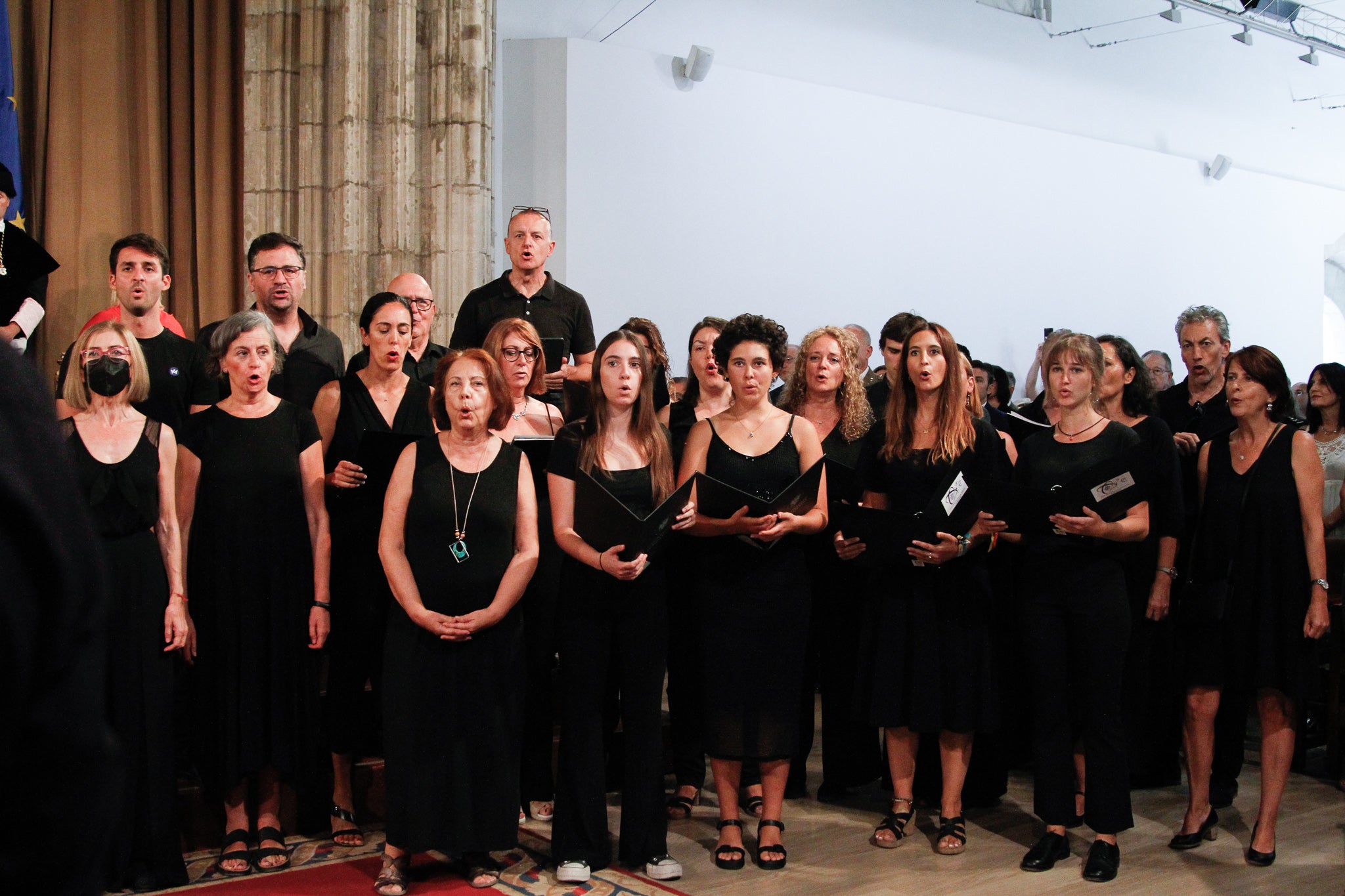 La rectora Pilar Aranda preside su última apertura de curso y recibe una emotiva ovación.