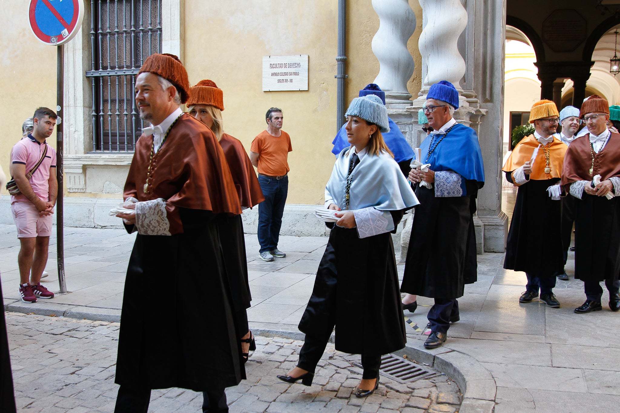 La rectora Pilar Aranda preside su última apertura de curso y recibe una emotiva ovación.