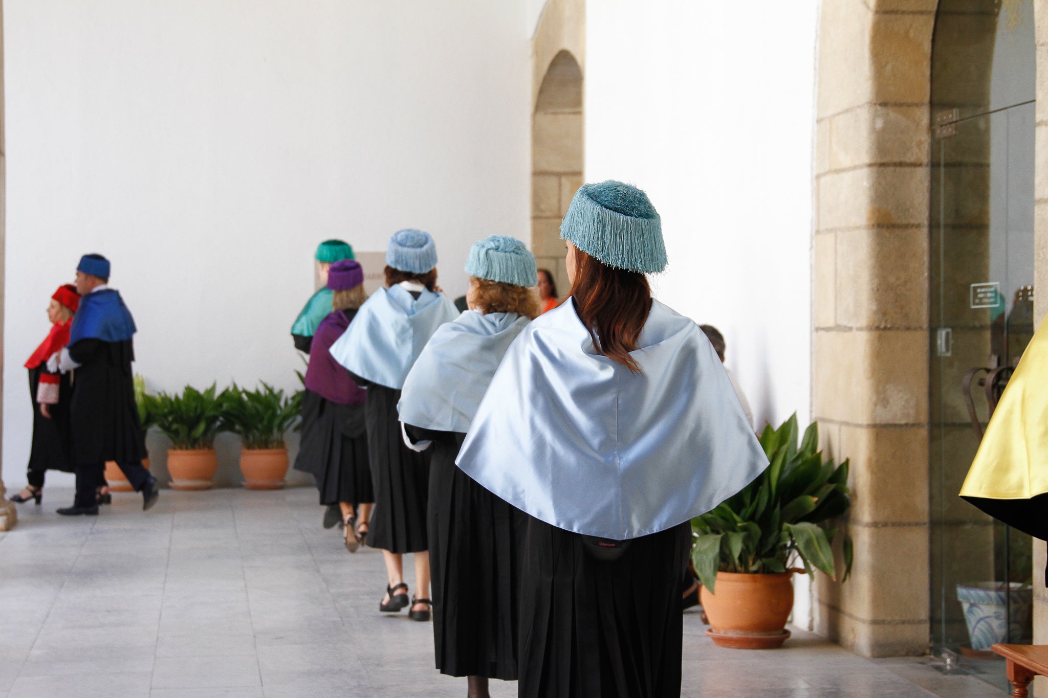 La rectora Pilar Aranda preside su última apertura de curso y recibe una emotiva ovación.