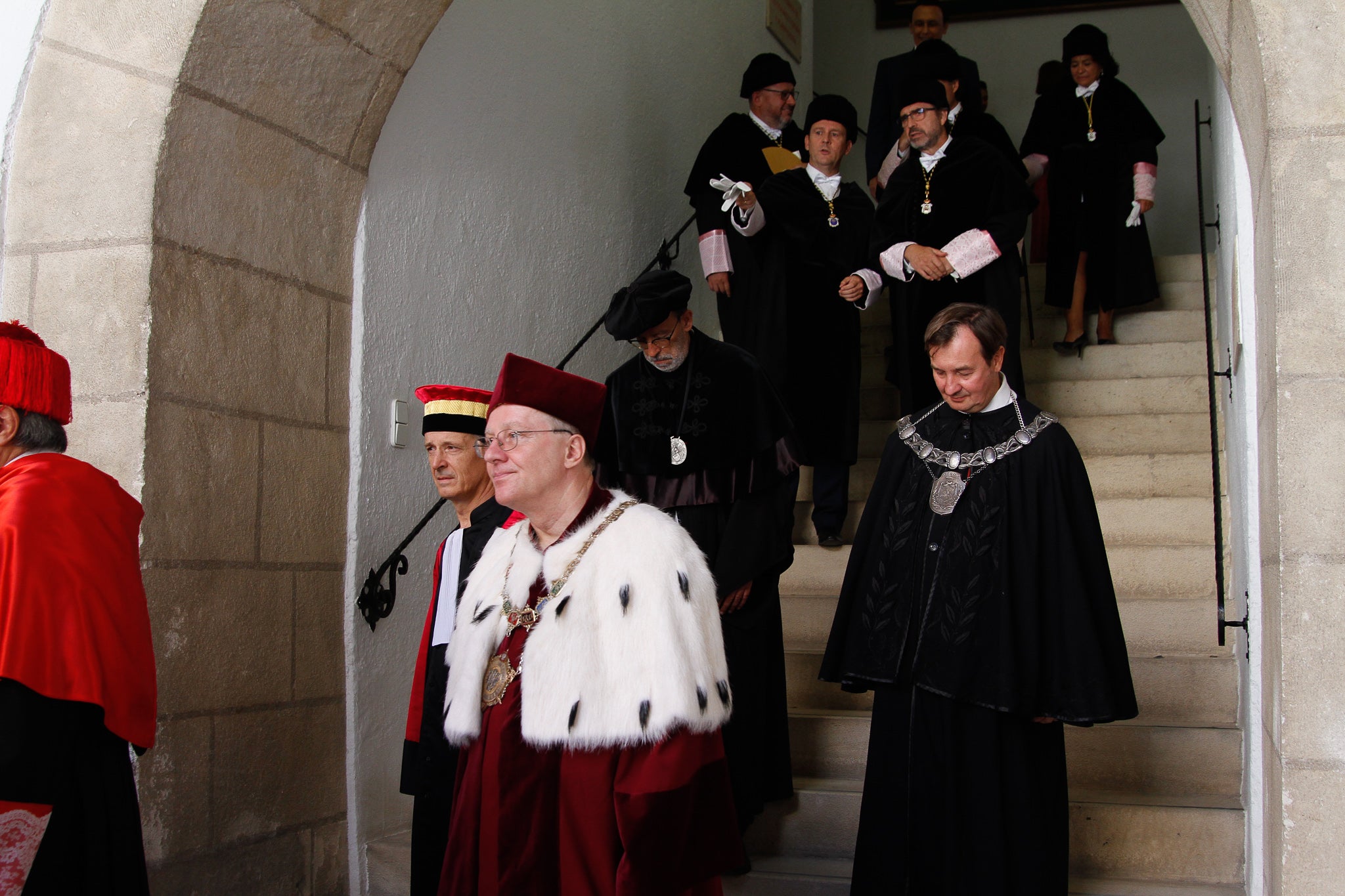 La rectora Pilar Aranda preside su última apertura de curso y recibe una emotiva ovación.