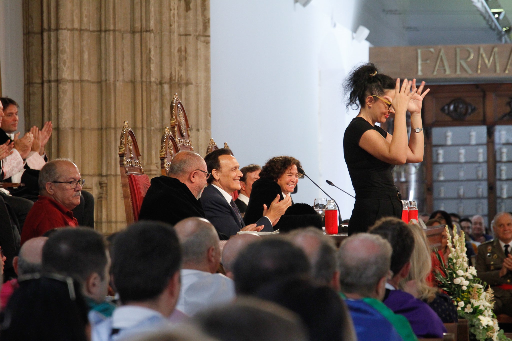 La rectora Pilar Aranda preside su última apertura de curso y recibe una emotiva ovación.