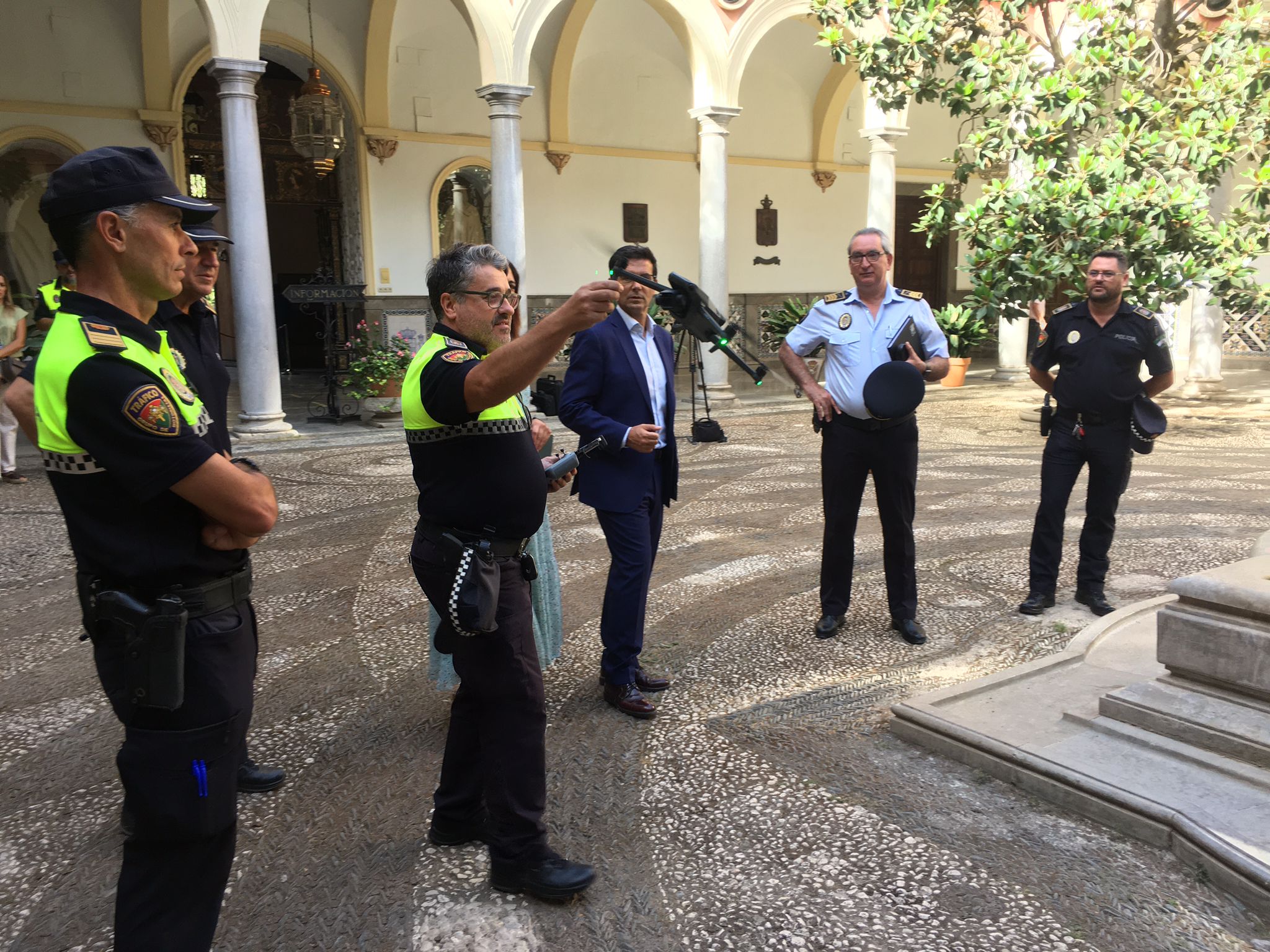 Instante de una demostración del nuevo dron de la Policía Local en Granada.