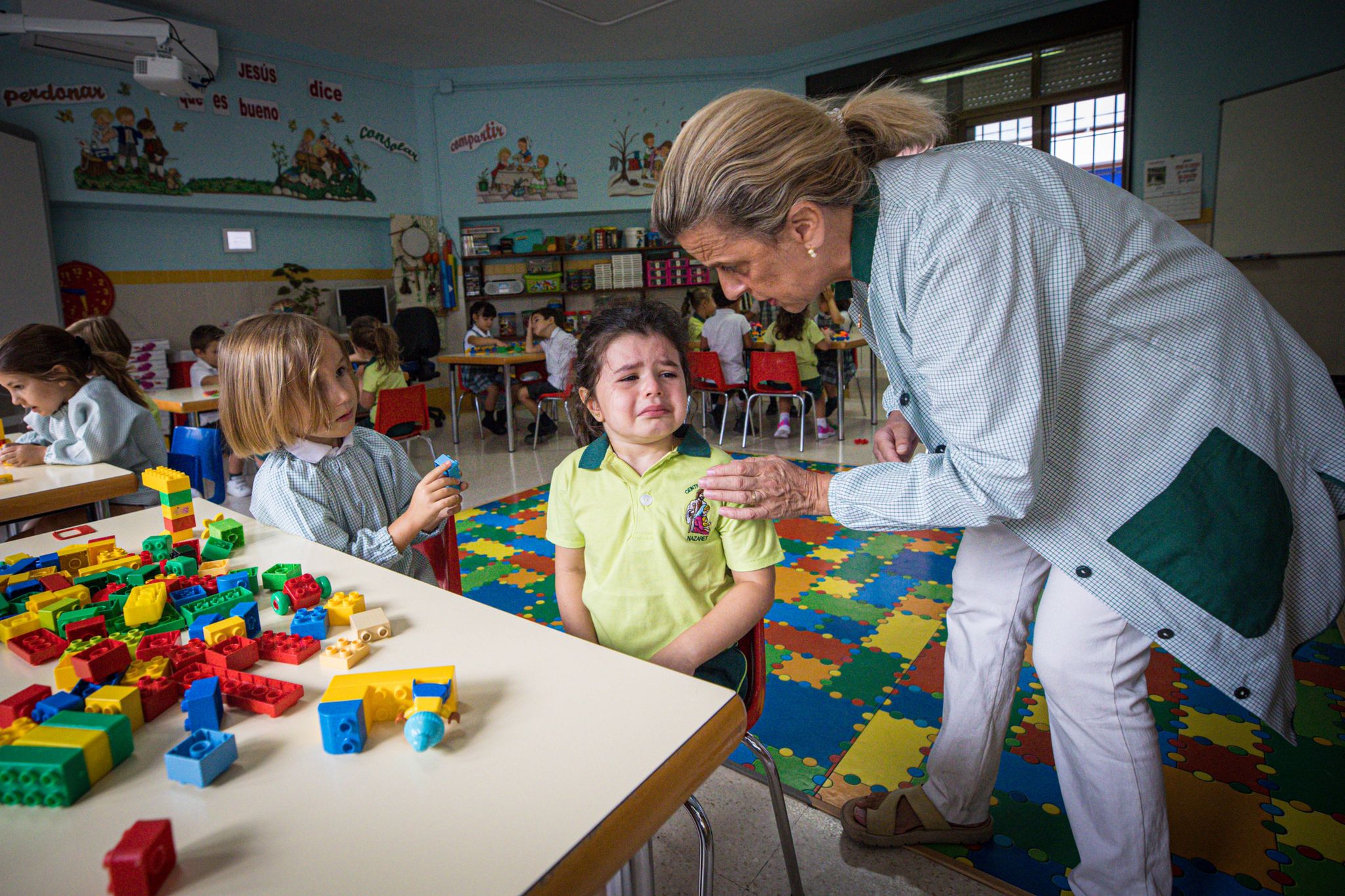 Casi 80.000 alumnos de Granada comienzan hoy las clases con una vuelta al cole tranquila