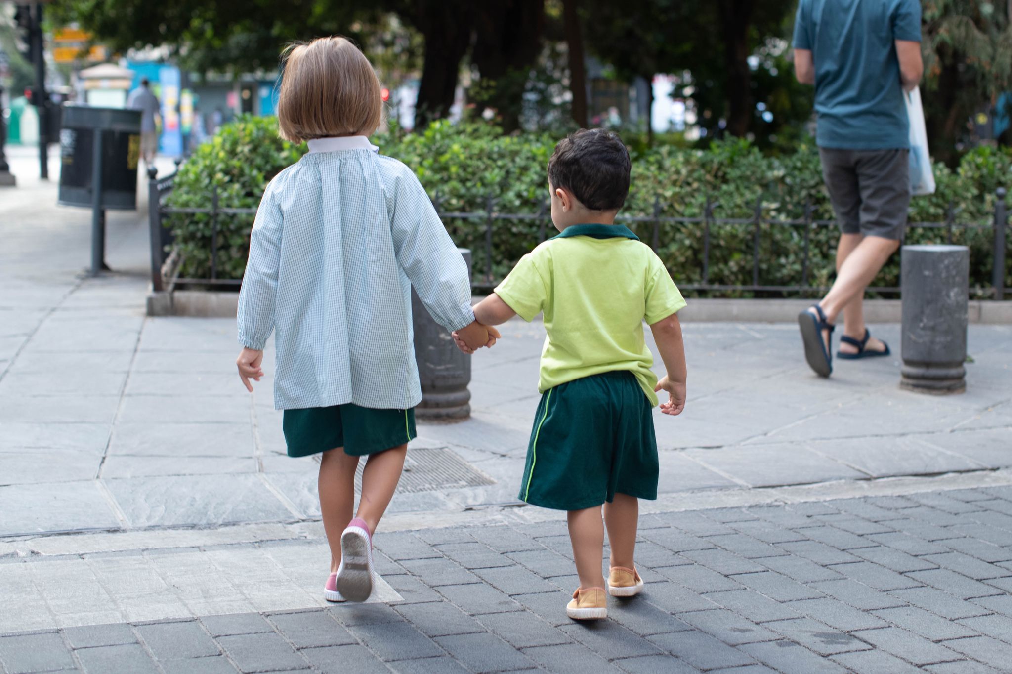 Casi 80.000 alumnos de Granada comienzan hoy las clases con una vuelta al cole tranquila