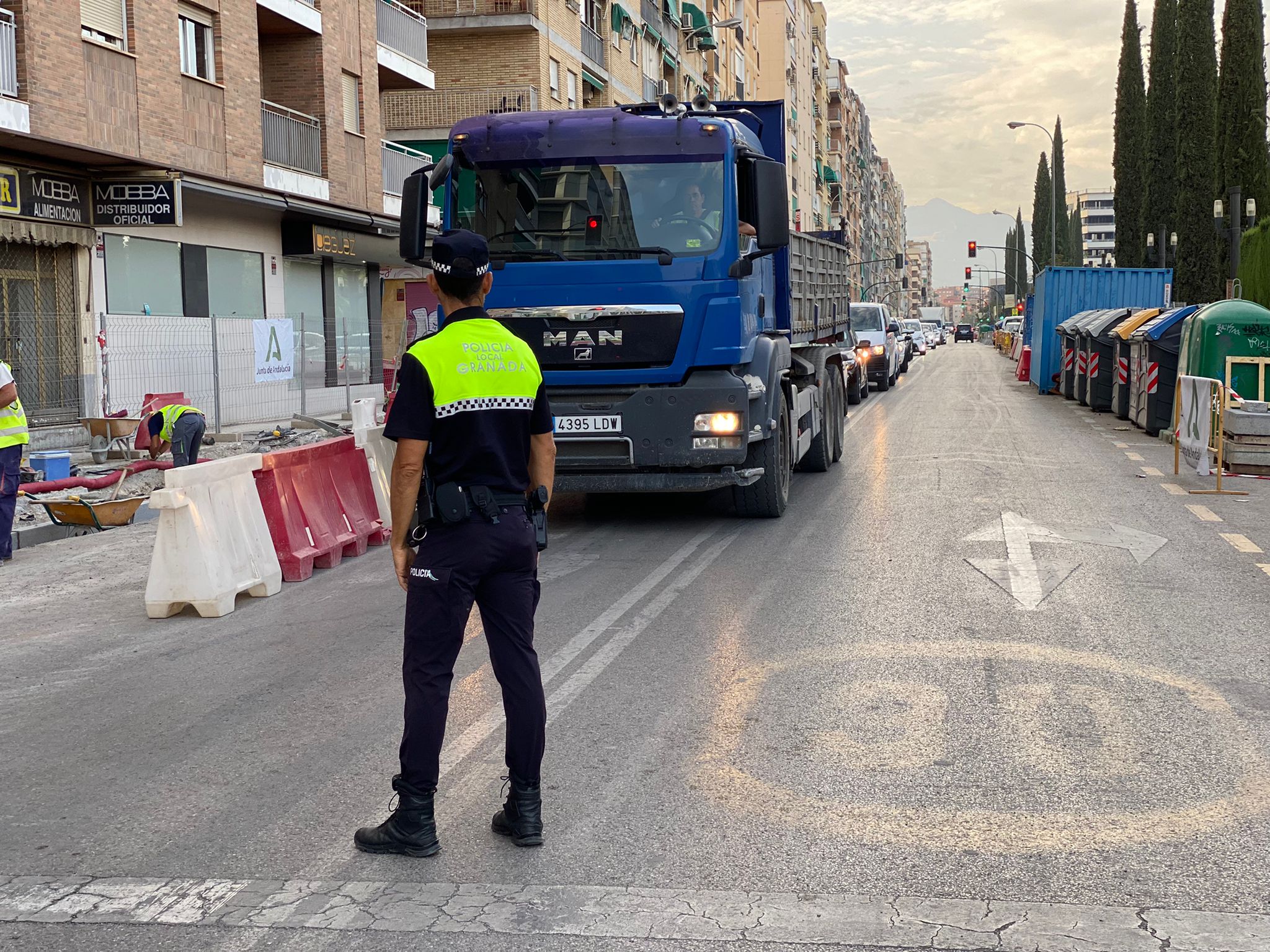 El despliegue policial y la vuelta escalonada a las clases evitan los atascos de primera hora