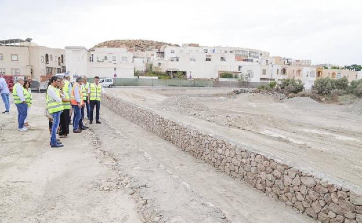 El presidente de la Diputación visita las obras que se ejecutan en Huércal de Almería. 