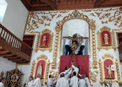 Imagen secundaria 1 - Religión en Almería | El Santo Cristo del Bosque, 400 años de peregrinación en Bacares