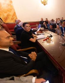 Imagen secundaria 2 - Tensión en la Facultad de Derecho de Granada por el acto de Macarena Olona en el Paraninfo