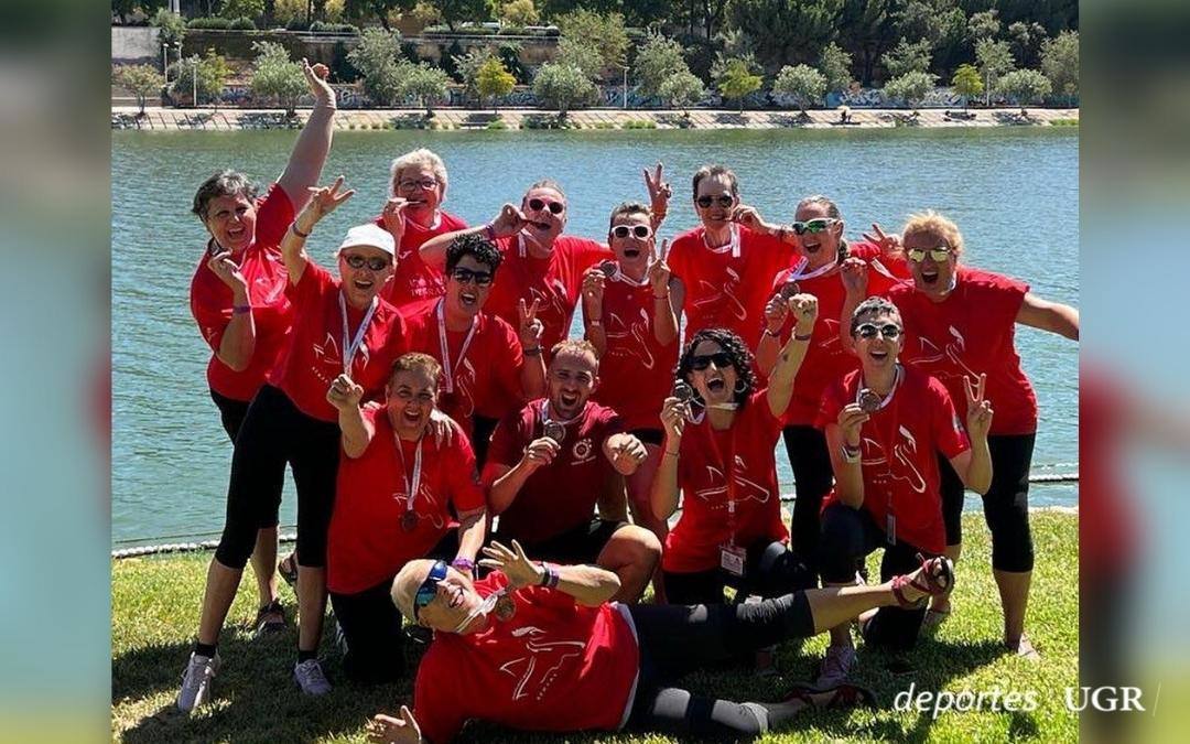 Componentes del Dragon Boat de Granada. 