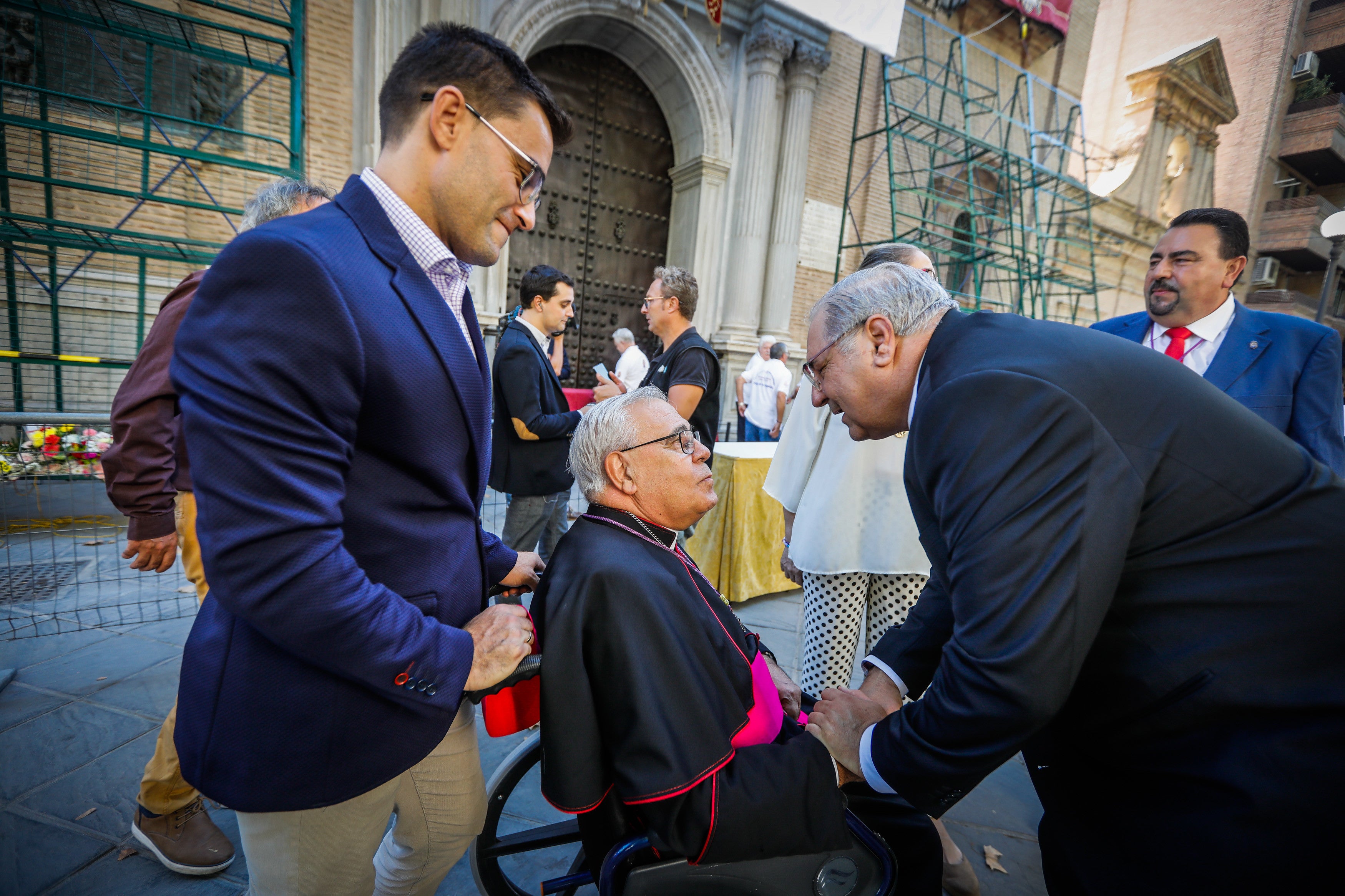 Ofrenda floral a la Virgen de las Angustias.