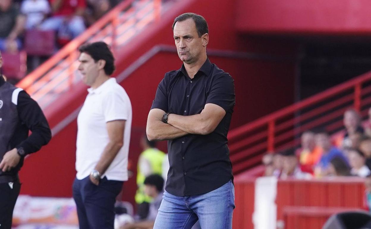 Joseba Etxeberria, contrariado en Los Cármenes. 