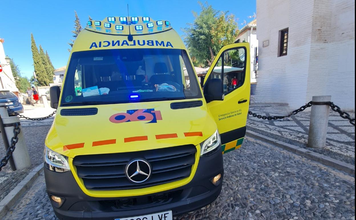 Ambulancia desplazada hasta el mirador de San Nicolás para atender al herido