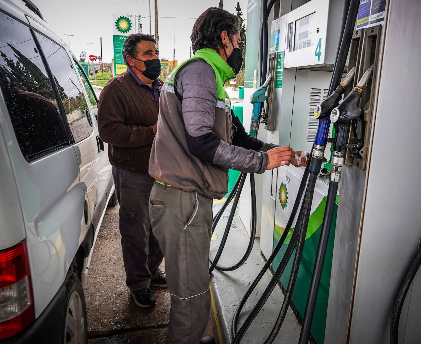 La rebaja de 20 céntimos por litro de gasolina del Gobierno tiene fecha de fin.