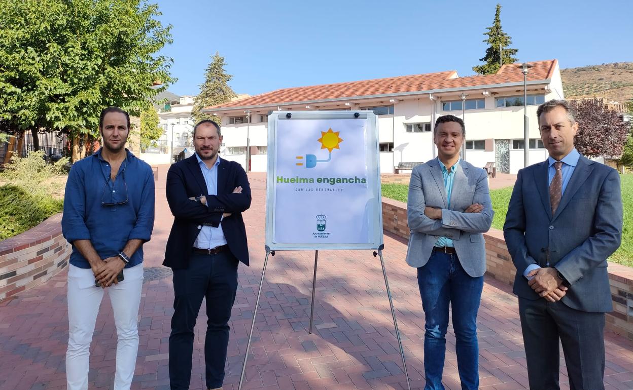Presentación del proyecto a la spuertas del CEIP Virgen de la Fuensanta. 