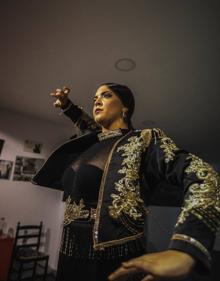 Imagen secundaria 2 - Sara Sánchez ensayando. 