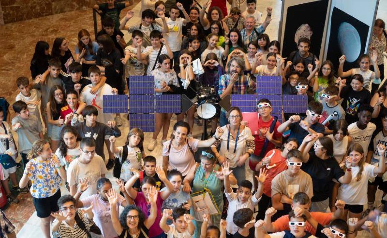 Alumnos y profesores en el congreso.