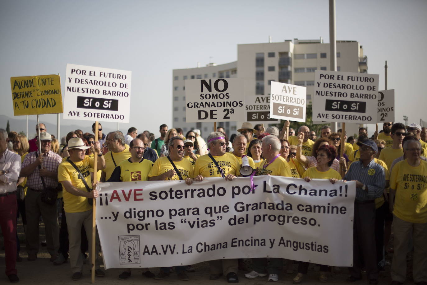 Imagen secundaria 1 - Movilizaciones por el AVE soterrado y contra el aislamiento ferroviario.