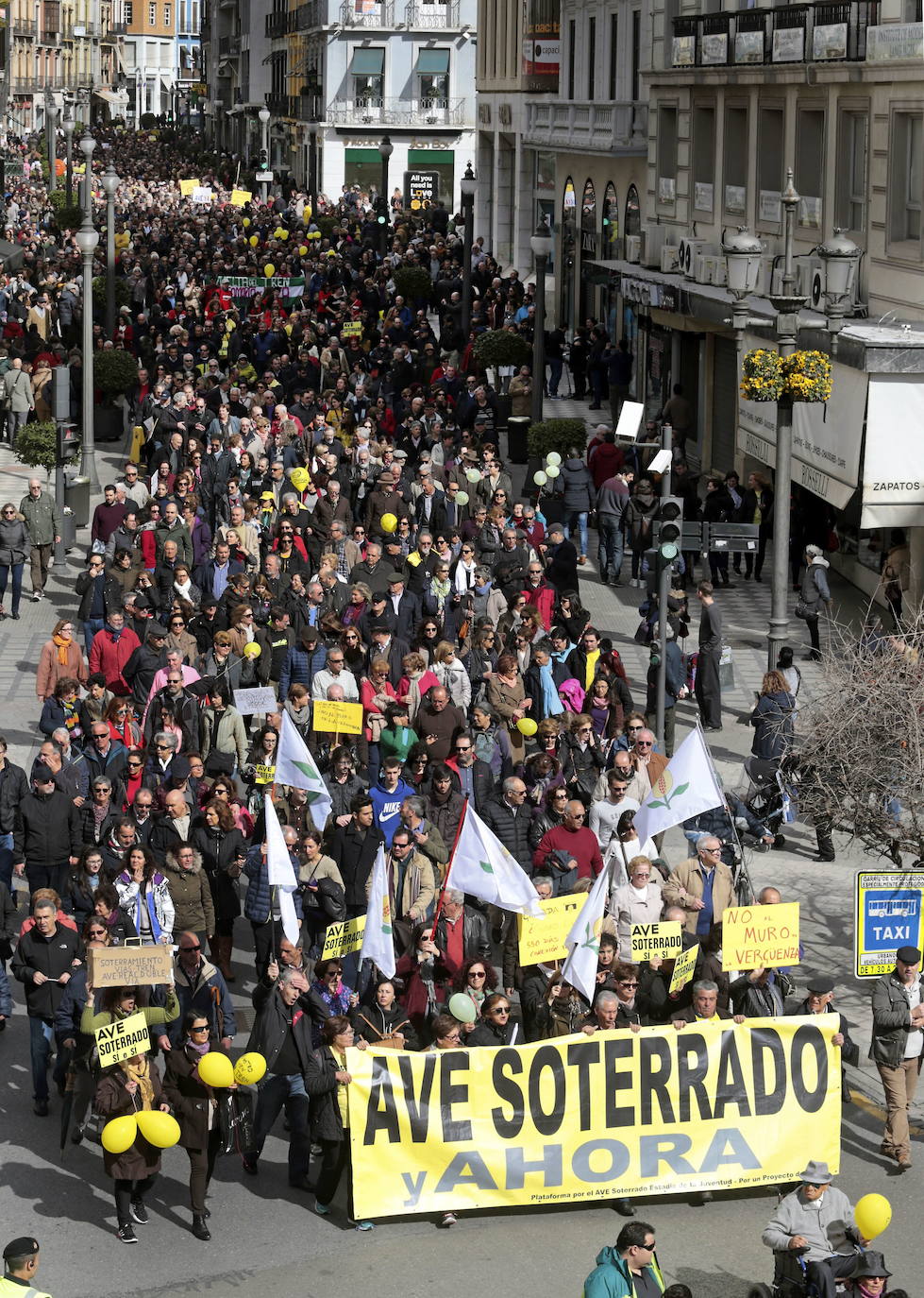 Imagen secundaria 2 - Movilizaciones por el AVE soterrado y contra el aislamiento ferroviario.