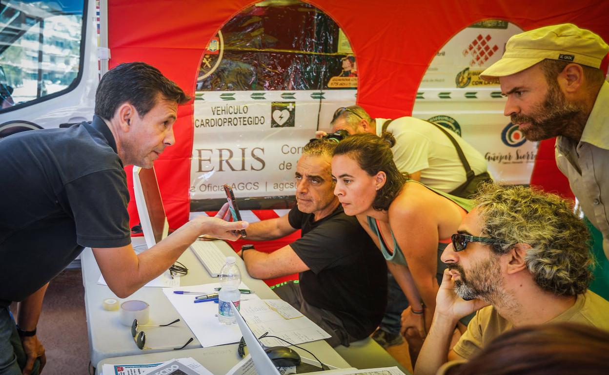 Paco Cuenca, alcalde de Granada, en el dispositivo de búsqueda de Lorenzo en días atrás