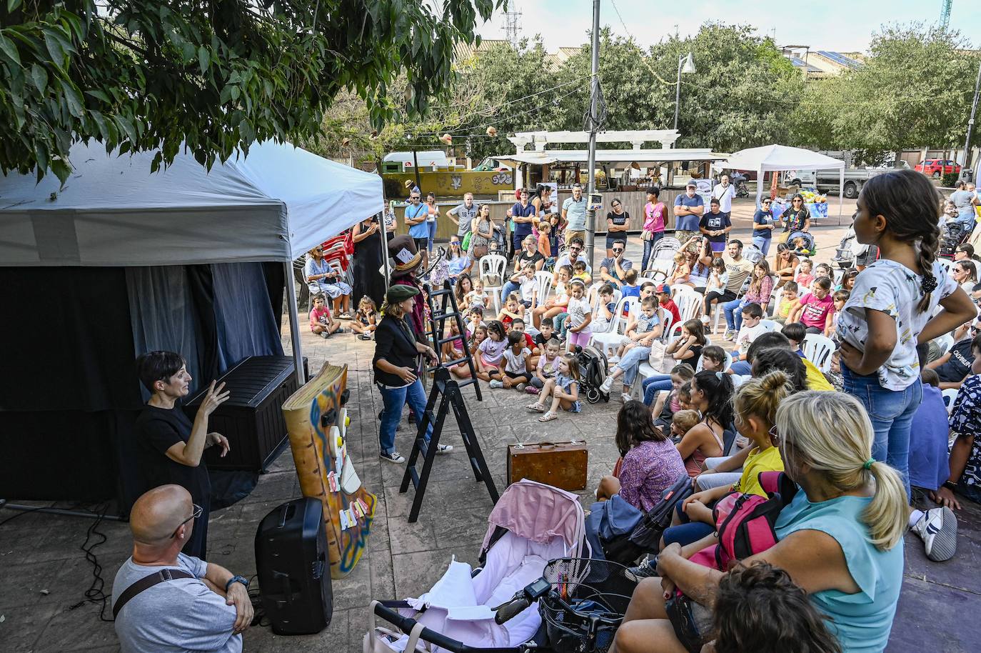 Teatrillo en la fiesta infantil inclusiva en la que se mostró a los niños las dificultades de la discapacidad. 
