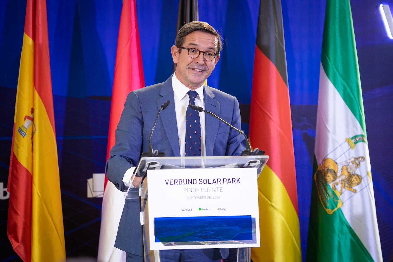 El consejero de Política Industrial y Energía Jorge Paradela, en la inauguración del parque solar de Pinos Puente. 