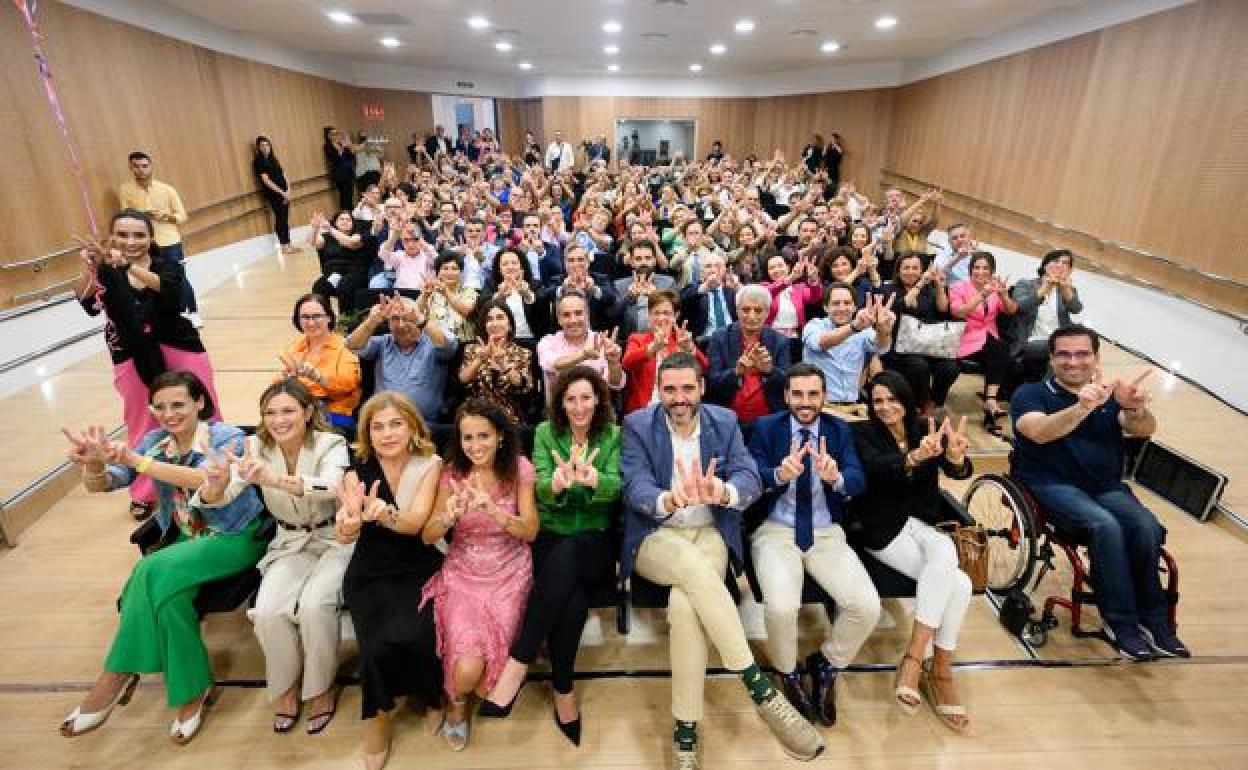 Durante la inauguración se realizó este pequeño gesto con motivo, este sábado, del Día Internacional de Concienciación del Síndrome de Wolfram. 