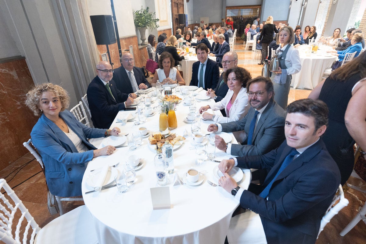 Desayun informativo con la consejera de Salud, Catalina García, en el Hotel Santa Paula