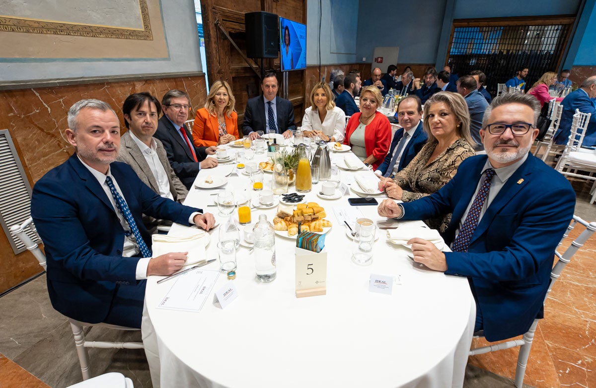 Desayun informativo con la consejera de Salud, Catalina García, en el Hotel Santa Paula