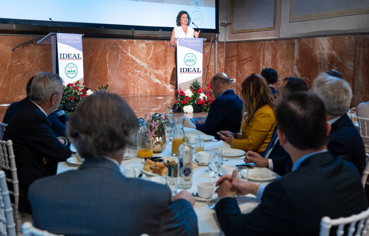 Desayun informativo con la consejera de Salud, Catalina García, en el Hotel Santa Paula