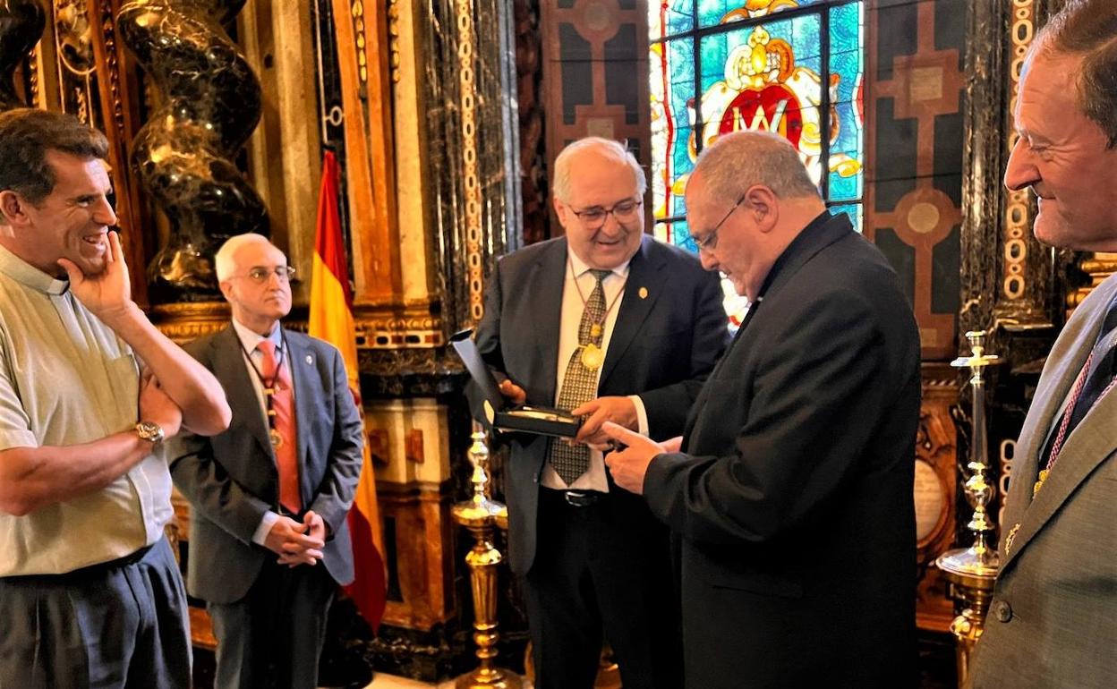 Visita del arzobispo coadjutor