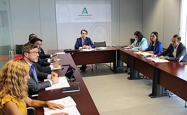 Reunión de la comisión de seguimiento del tranvía, hoy en Sevilla. 