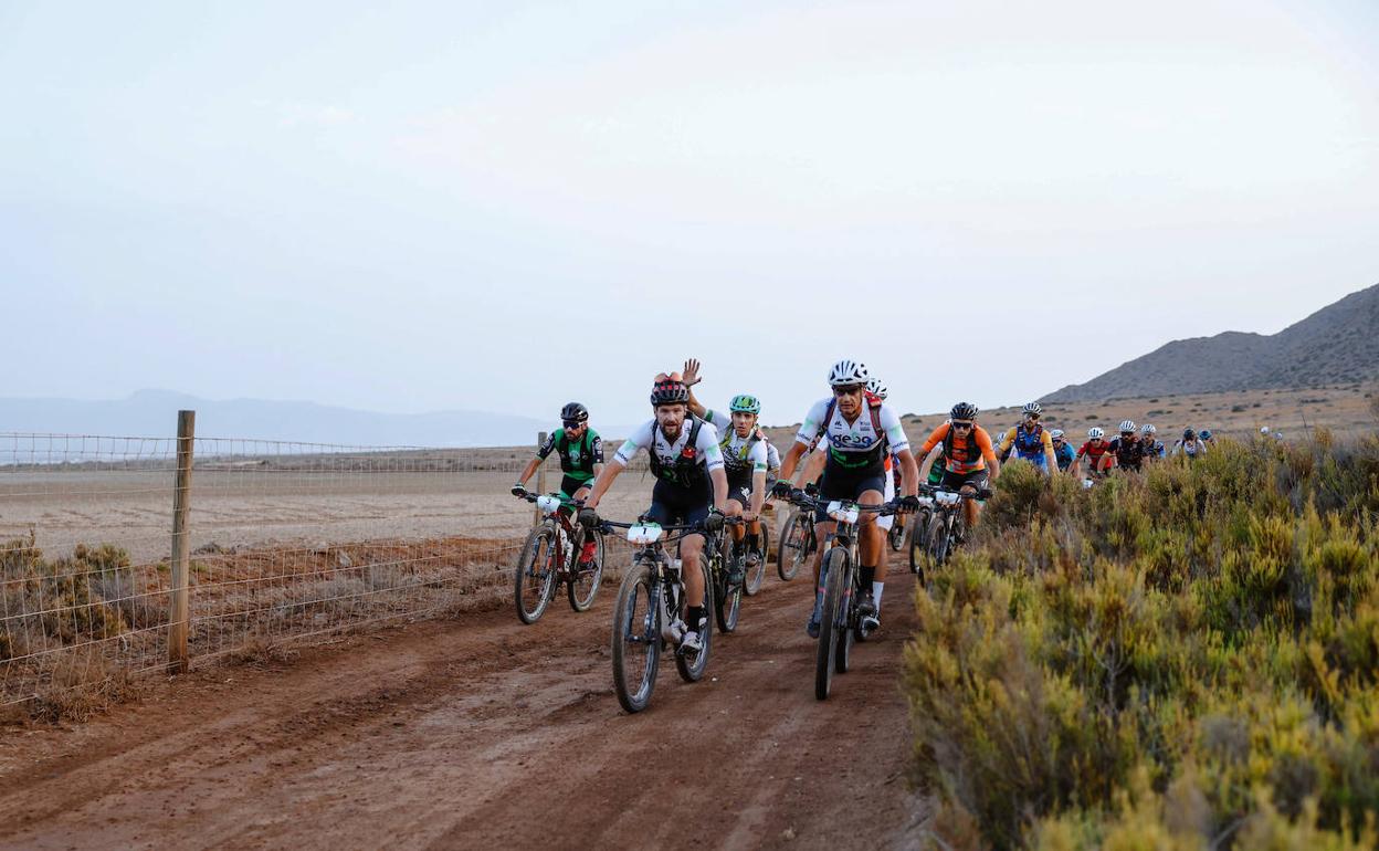 Los primeros kilómetros se recorrieron en grupo. 