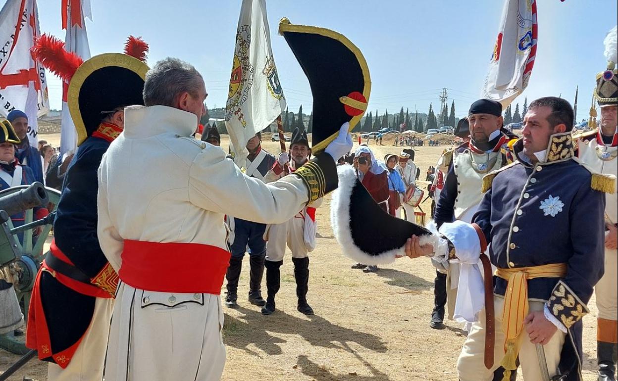 Españoles y franceses se preparan para la contienda que marcó la historia. 