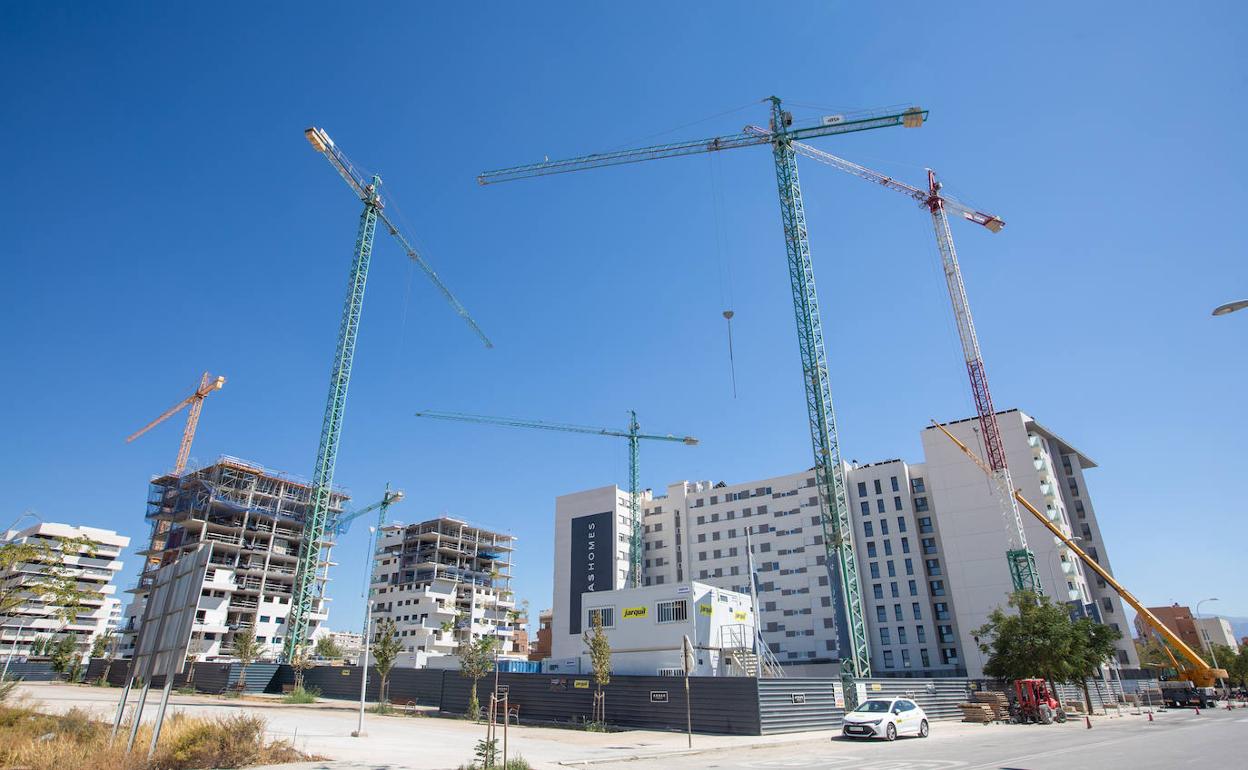 Promociones en construcción al norte de la capital, en el barrio de Albayda