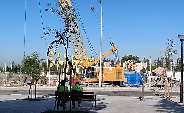 Construcción en la zona recién urbanizada junto a Rosaleda.