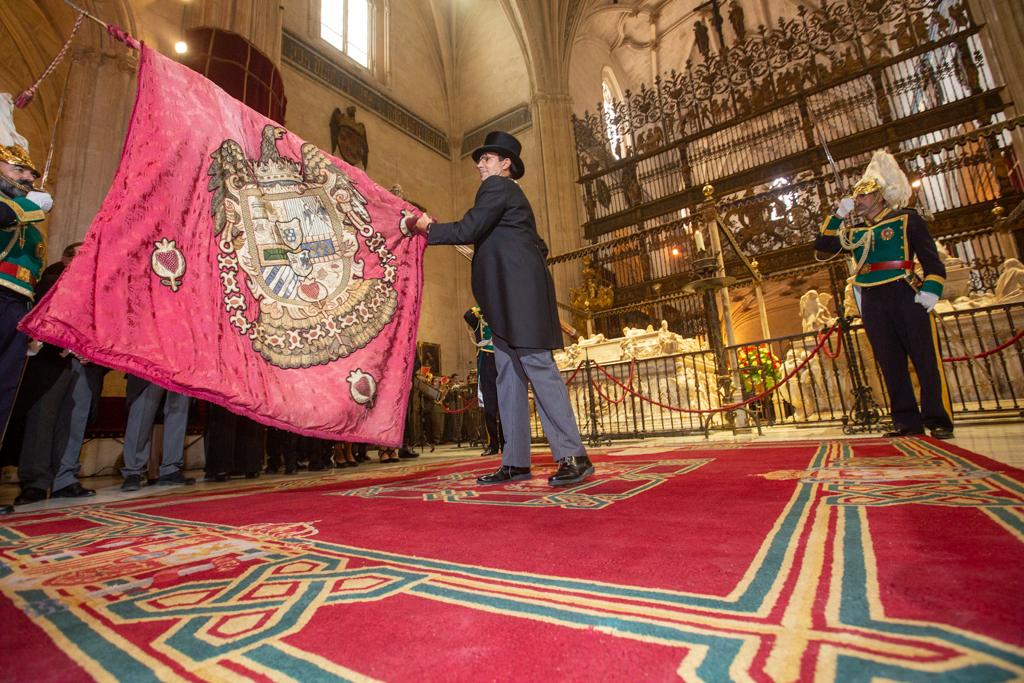 El alcalde Paco Cuenca ha sido el encargado de tremolar el pendón de Castilla por primera vez en 20 años