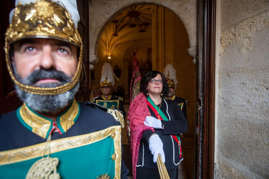 El alcalde Paco Cuenca ha sido el encargado de tremolar el pendón de Castilla por primera vez en 20 años