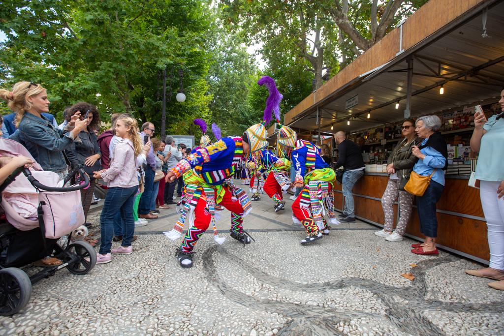 El alcalde Paco Cuenca ha sido el encargado de tremolar el pendón de Castilla por primera vez en 20 años