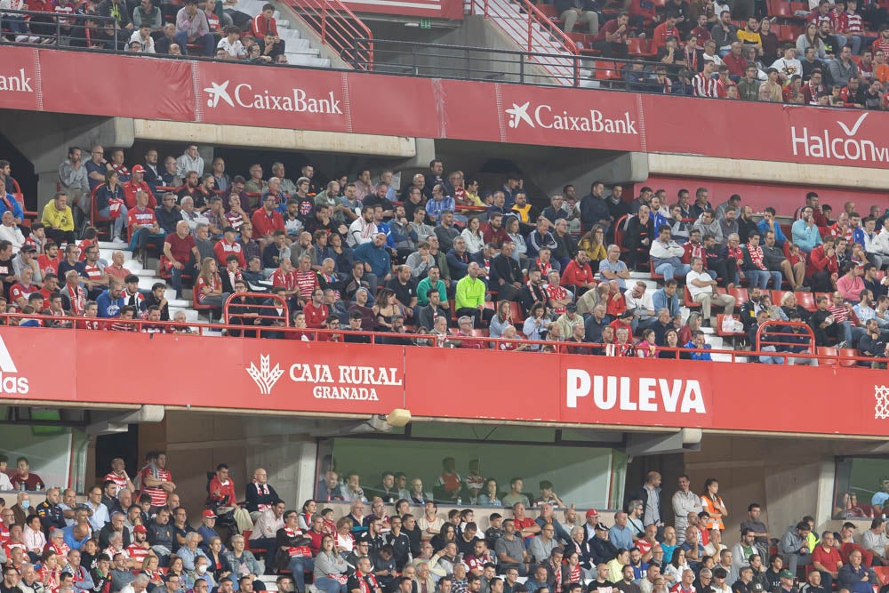 Fotos: Granada-Sporting: encuétrate en la grada de Los Cármenes