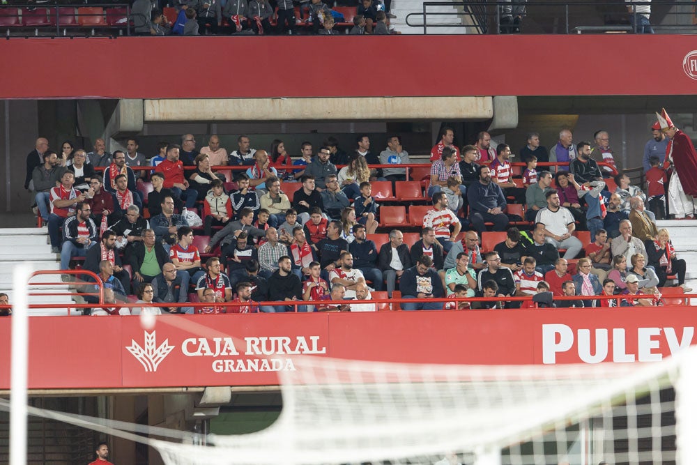 Fotos: Granada-Sporting: encuétrate en la grada de Los Cármenes