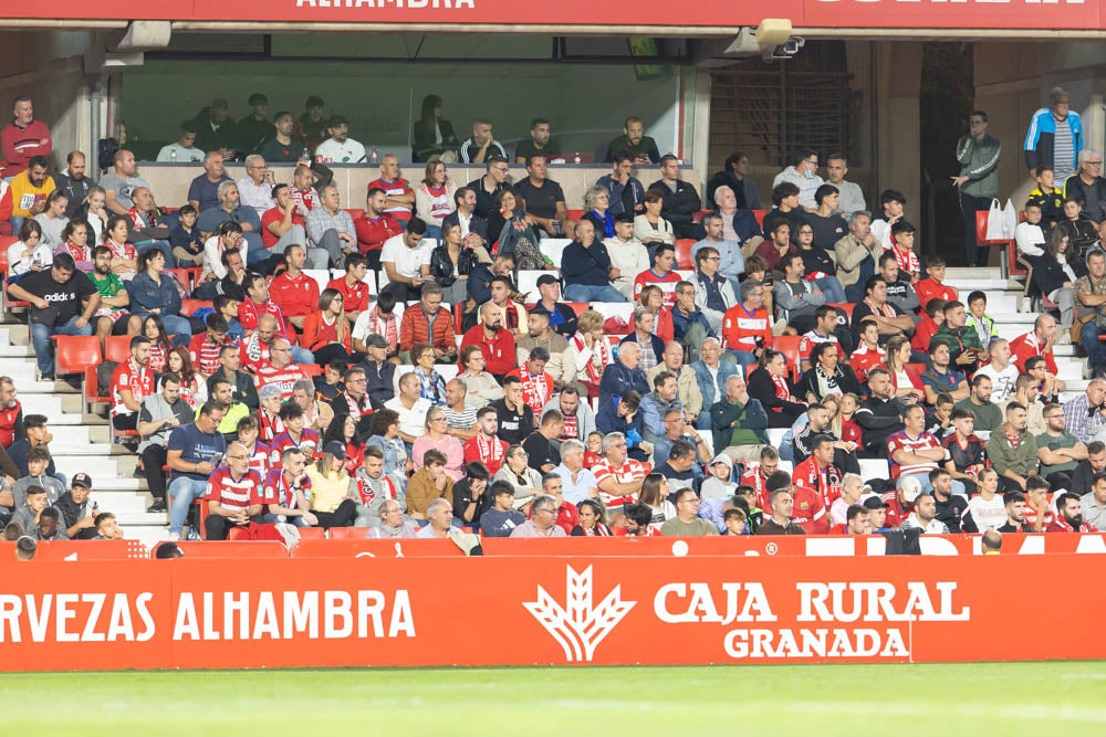 Fotos: Granada-Sporting: encuétrate en la grada de Los Cármenes