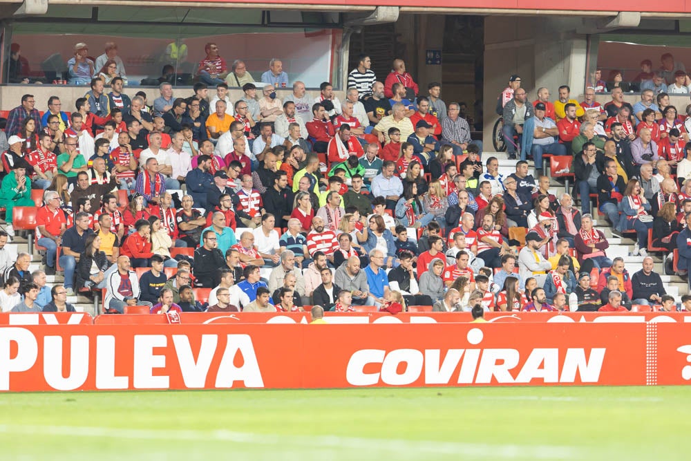 Fotos: Granada-Sporting: encuétrate en la grada de Los Cármenes