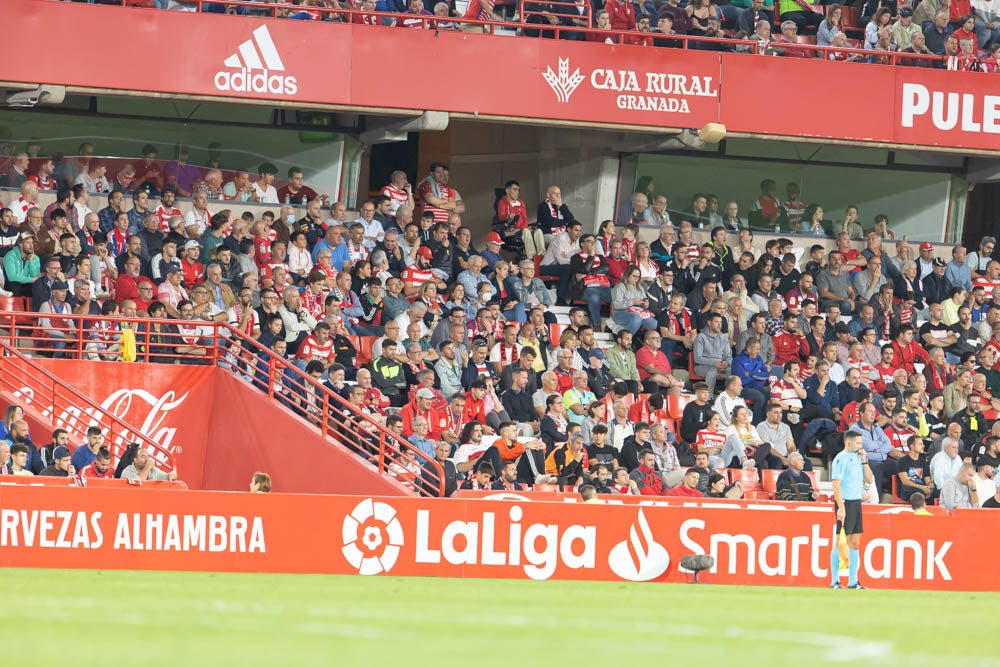 Fotos: Granada-Sporting: encuétrate en la grada de Los Cármenes