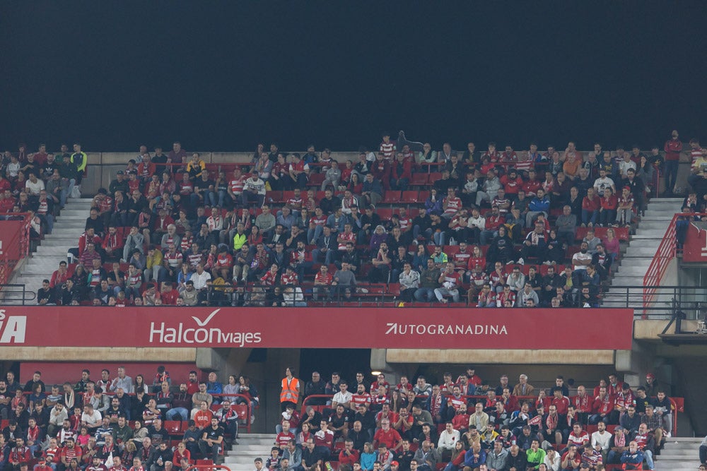 Fotos: Granada-Sporting: encuétrate en la grada de Los Cármenes