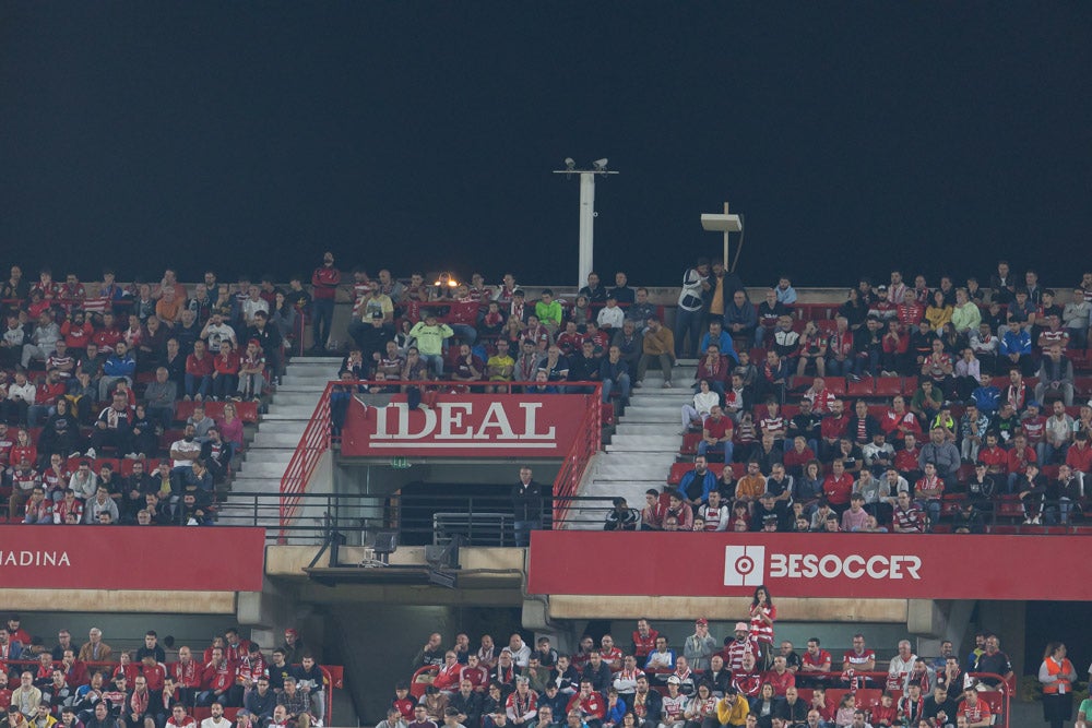 Fotos: Granada-Sporting: encuétrate en la grada de Los Cármenes