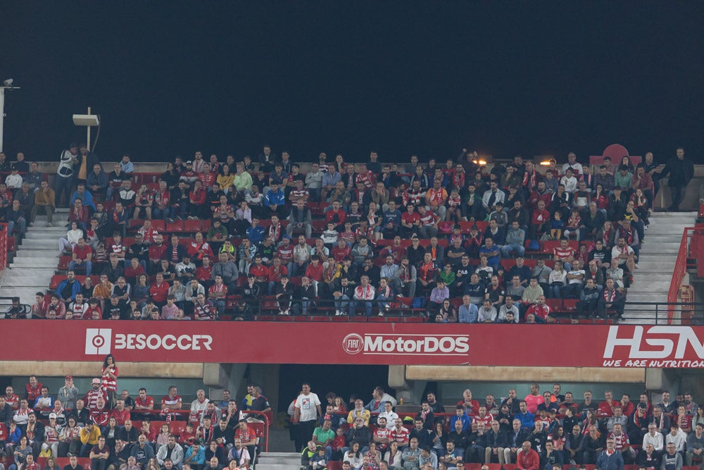 Fotos: Granada-Sporting: encuétrate en la grada de Los Cármenes