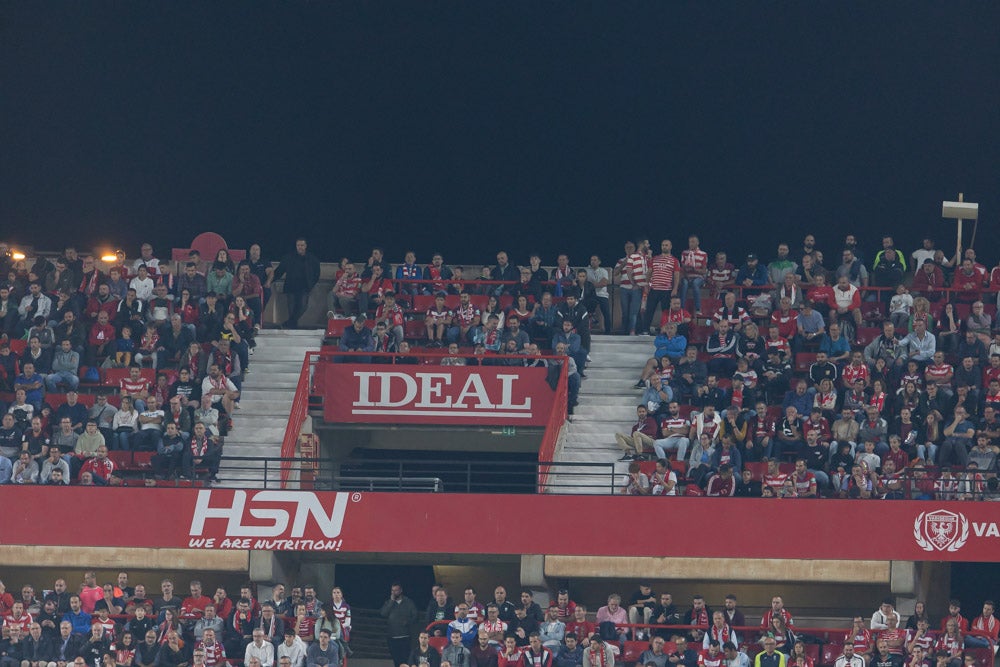 Fotos: Granada-Sporting: encuétrate en la grada de Los Cármenes
