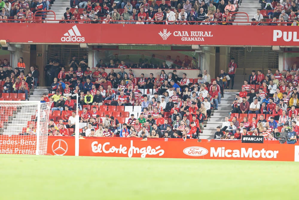 Fotos: Granada-Sporting: encuétrate en la grada de Los Cármenes