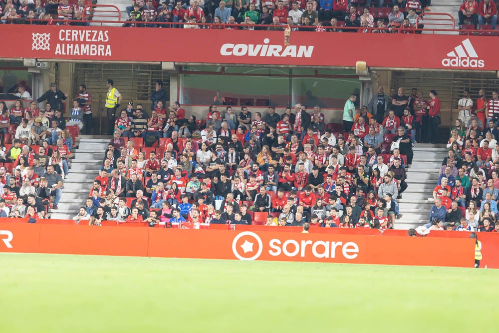 Fotos: Granada-Sporting: encuétrate en la grada de Los Cármenes